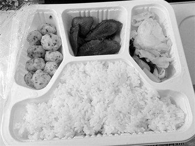 多趟動(dòng)車仍難見(jiàn)15元盒飯 廠商稱因利潤(rùn)低不賺錢